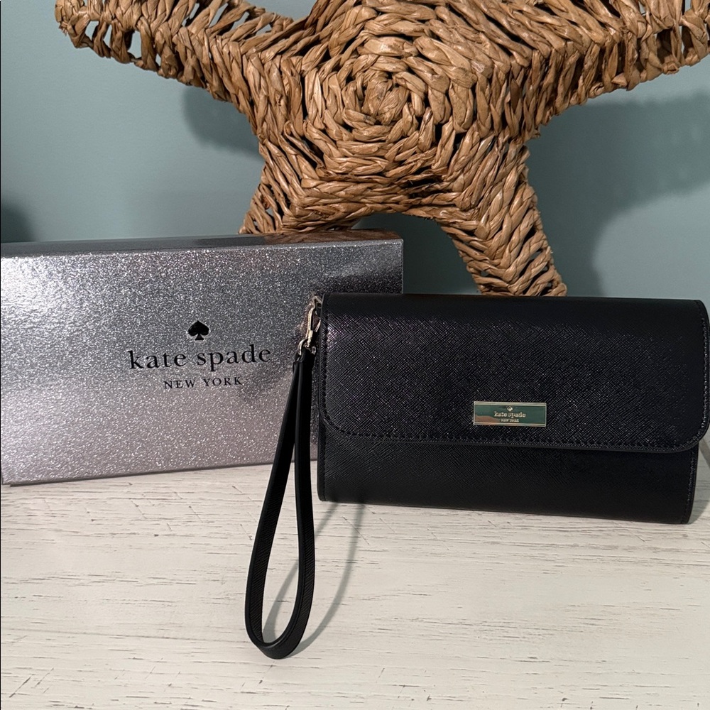 Kate Spade Boxed Medium Saffiano Wristlet, new in box
